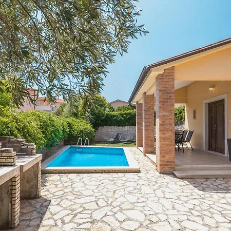 Дом отдыха 2 Bedroom Stunning In Лижнян